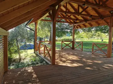 Altana wraz z instalacją fotowoltaiczną